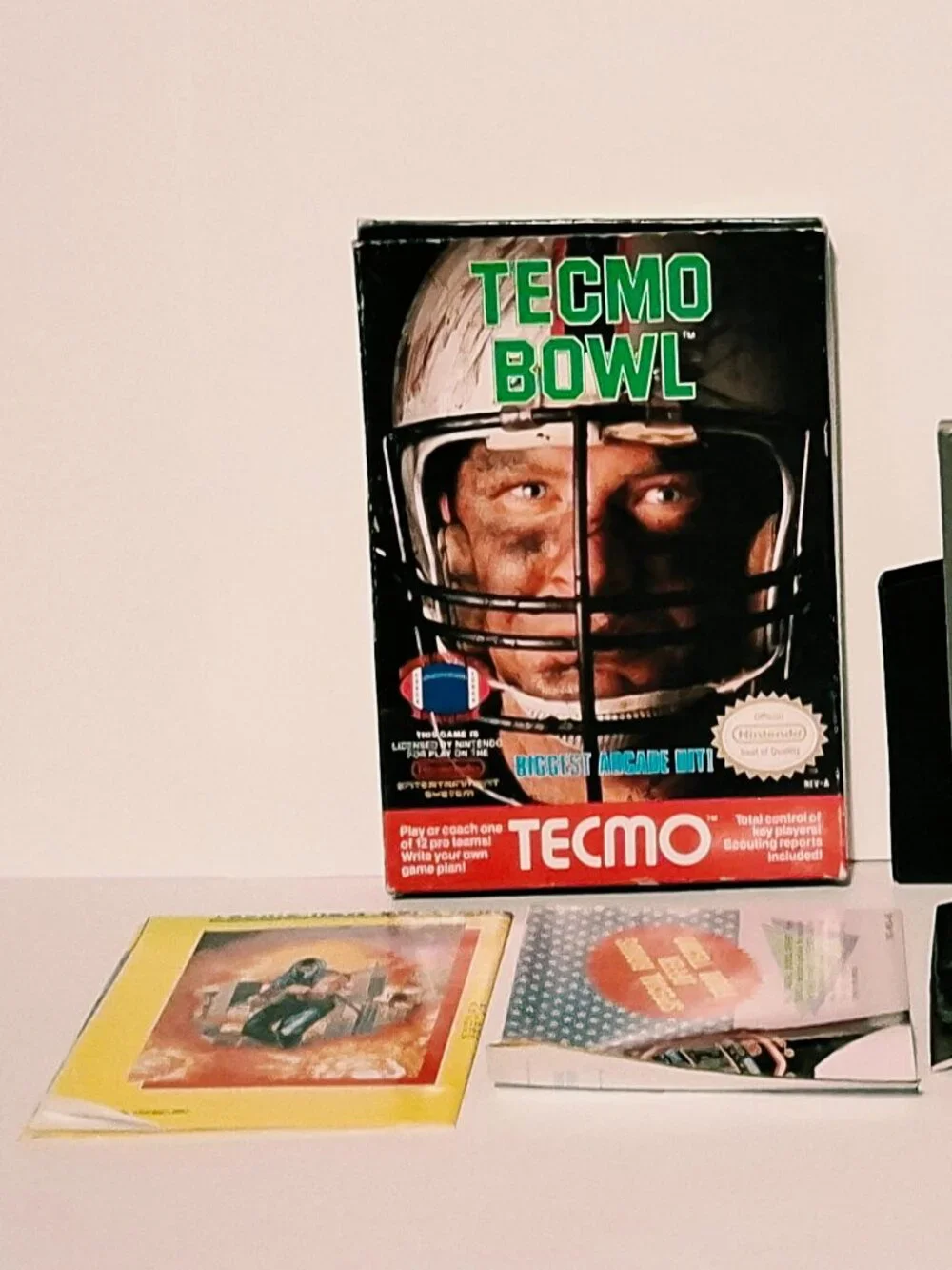 Nintendo, NES 1985 NFLPA TECMO BOWL Complete In Box